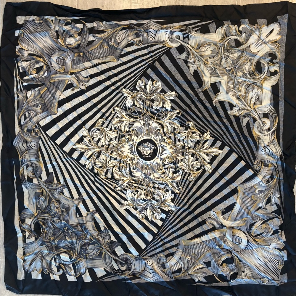 NEW W TAGS Authentic Versace Silk Scarf. Baroque Medusa Design. Made in Italy.
